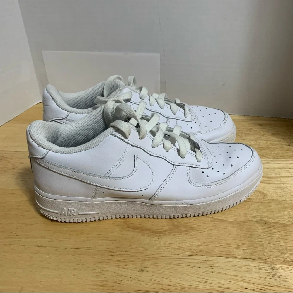 Nike Air Force 1 Low Triple White DH2920-111 Youth‎ Size 7Y -8.5 Women